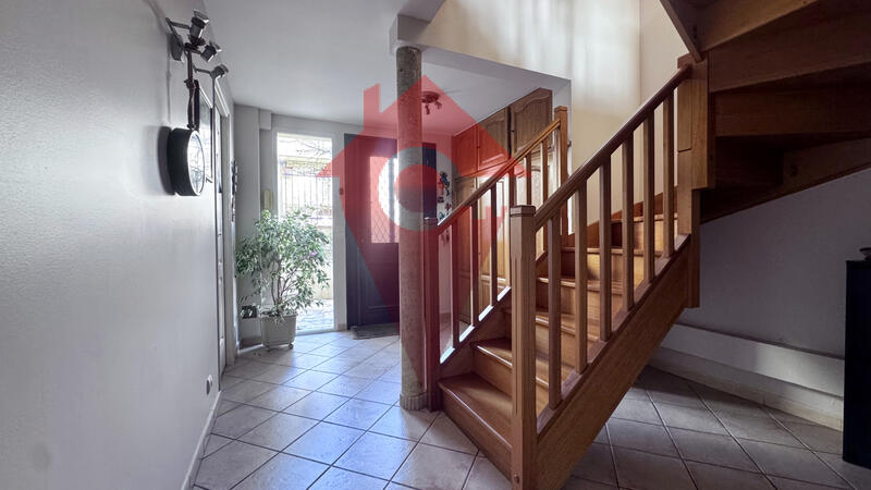 Maison - 263 m² - 10 pièces