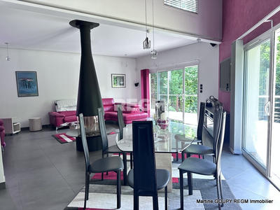 Propriété - 200 m² - 8 pièces