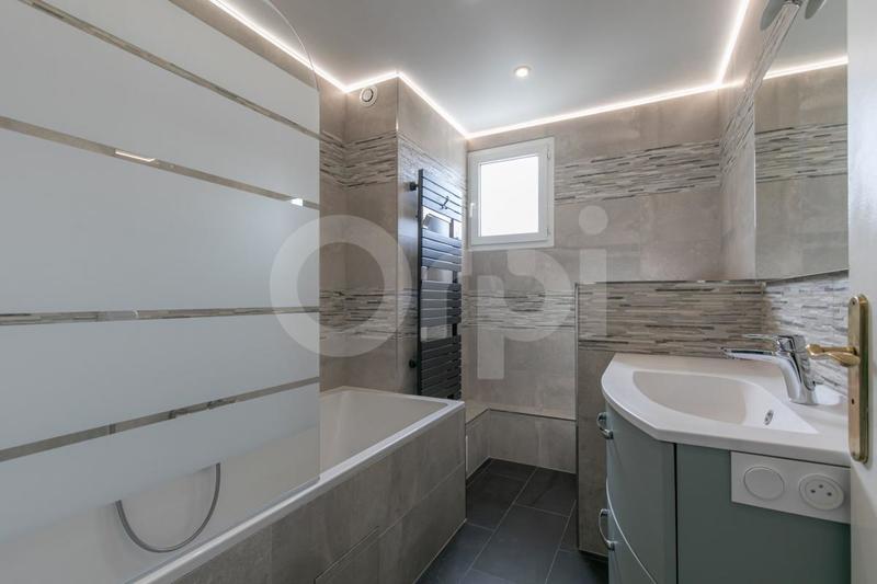 Maison - 177 m² - 7 pièces