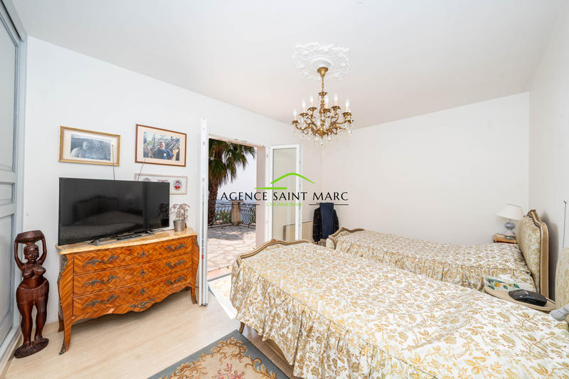 Villa - 235 m² - 6 pièces