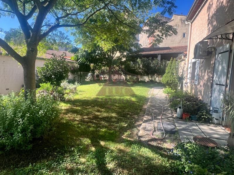 Villa - 221 m² - 9 pièces