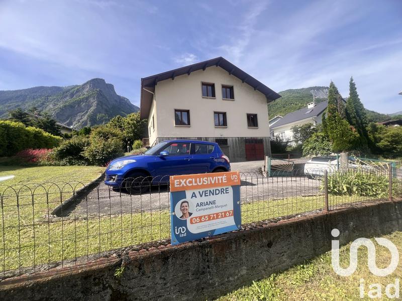 Maison - 331 m² - 9 pièces