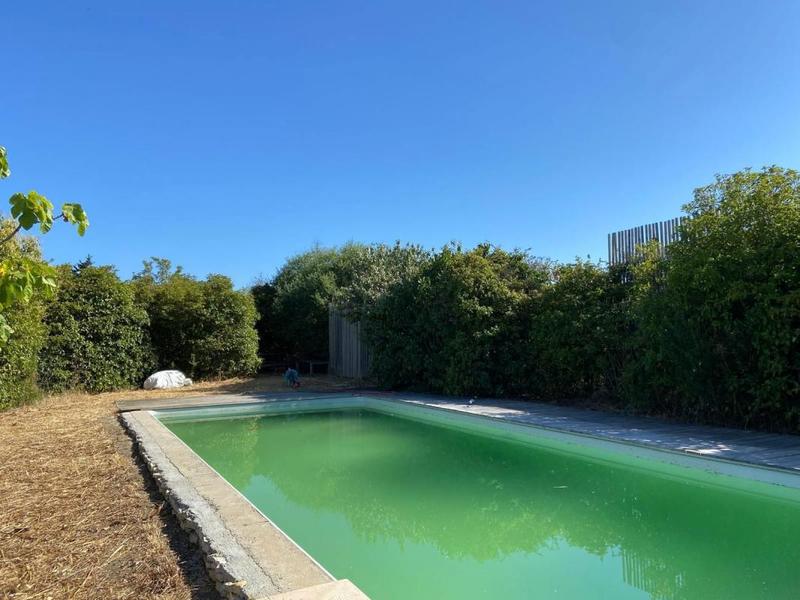 Maison - 240 m² - 8 pièces