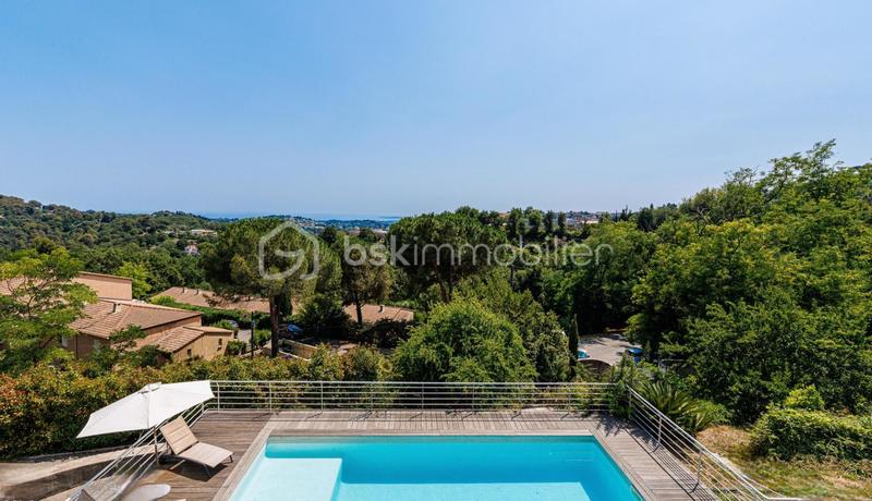 Maison - 256 m² - 6 pièces