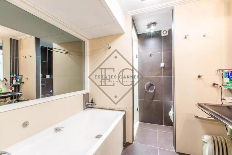 Villa - 247 m² - 6 pièces