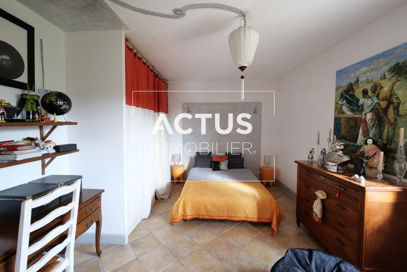 Maison - 220 m² - 7 pièces