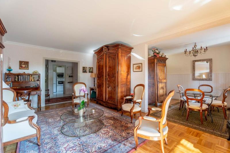 Appartement - 90 m² - 4 pièces