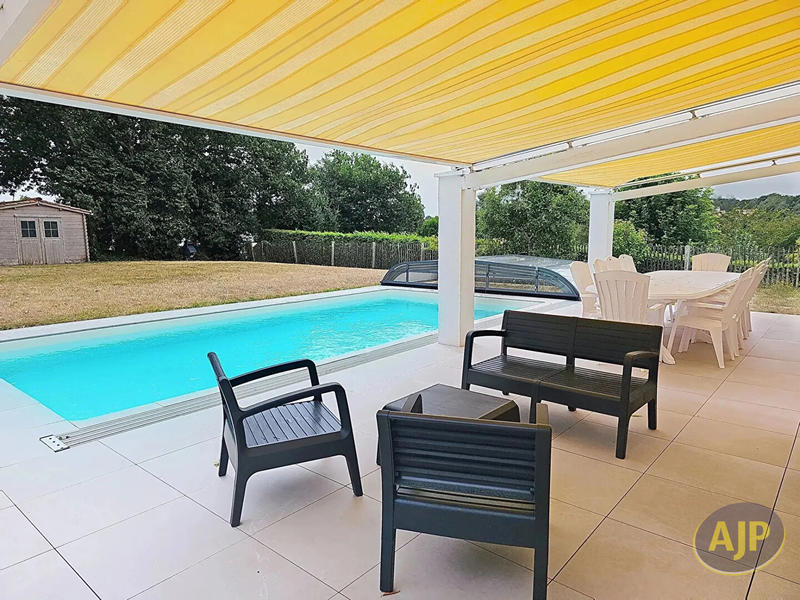 Maison - 189 m² - 8 pièces