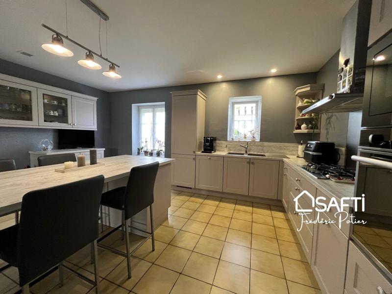 Maison - 275 m² - 9 pièces