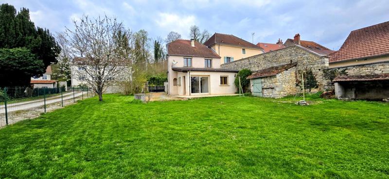 Maison - 500 m² - 7 pièces