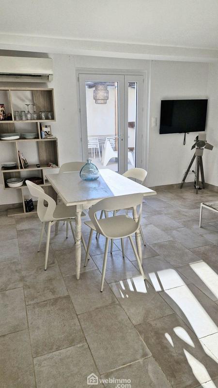 Maison - 250 m² - 11 pièces