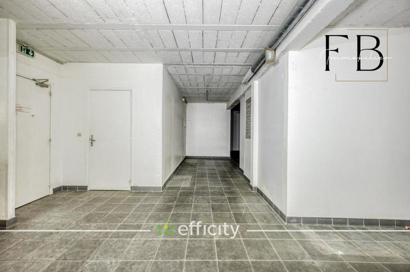 Local commercial - 714 m² - 7 pièces