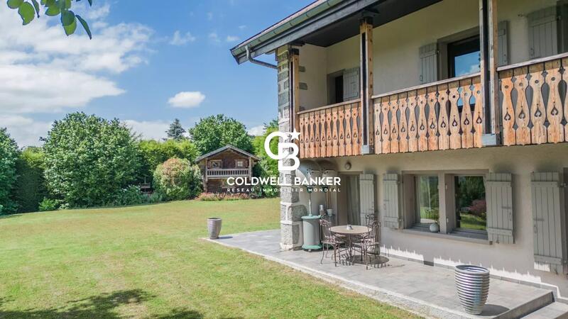 Maison - 670 m² - 10 pièces