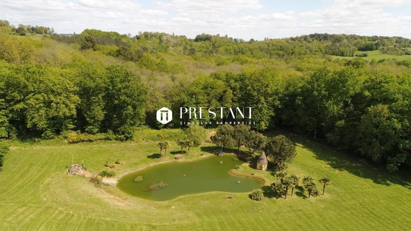 Demeure - 716 m² - 7 pièces