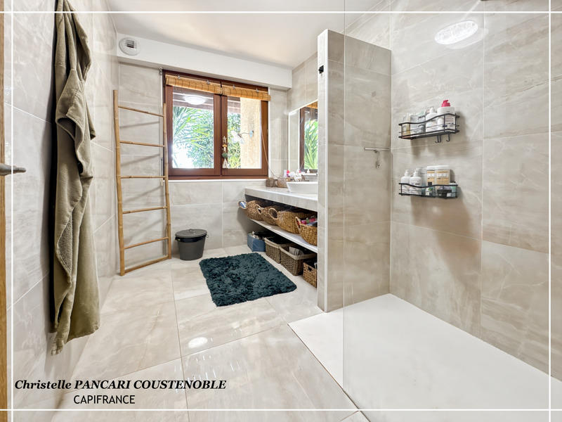 Maison - 204 m² - 6 pièces