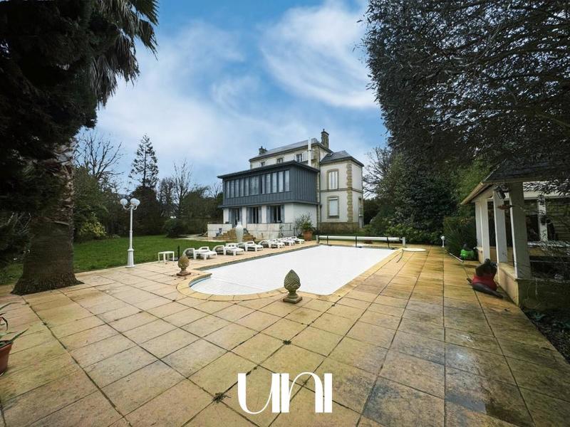 Maison - 200 m² - 8 pièces