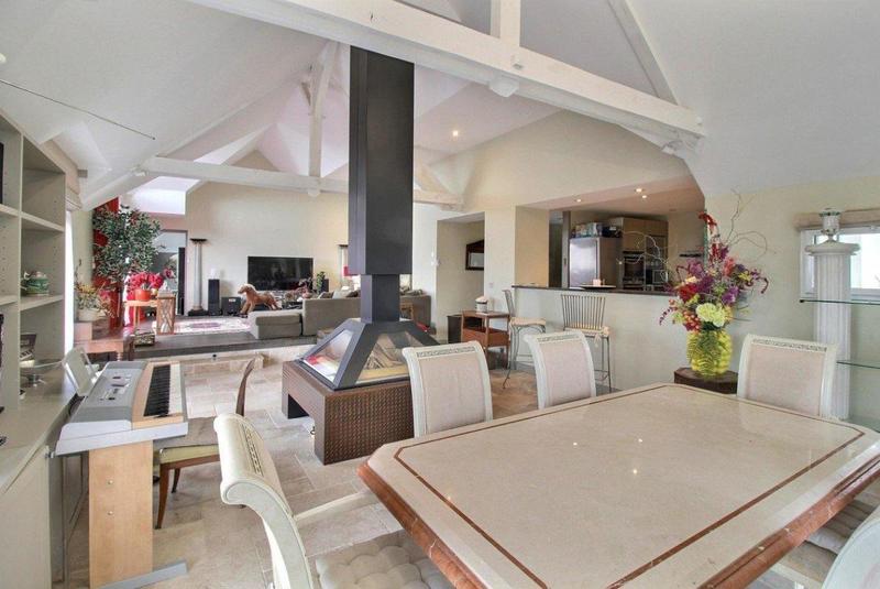 Maison - 235 m² - 6 pièces