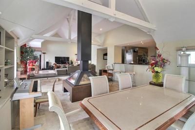 Maison - 235 m² - 6 pièces