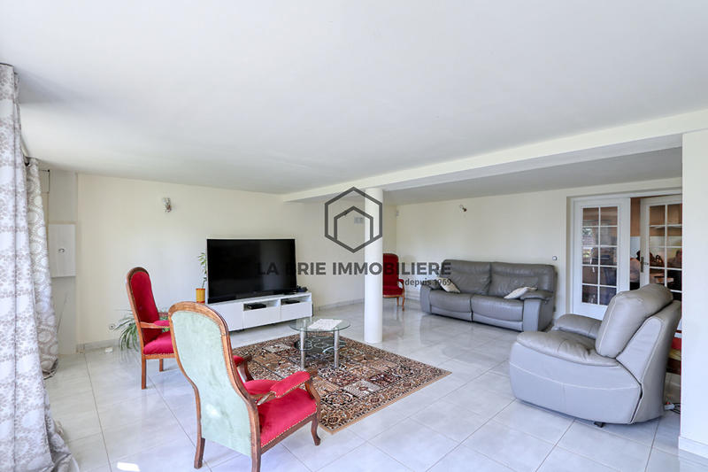 Maison - 206 m² - 8 pièces