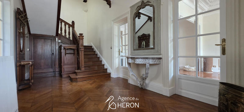 Maison - 240 m² - 9 pièces