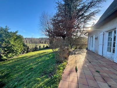 Maison - 230 m² - 6 pièces