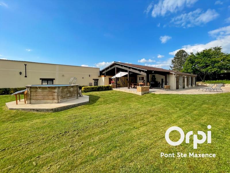 Maison - 218 m² - 6 pièces