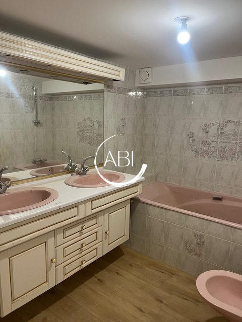 Appartement - 94 m² - 5 pièces