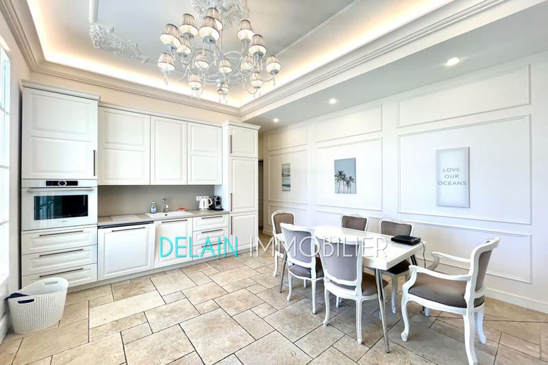 Villa - 220 m² - 11 pièces