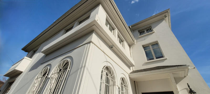 Maison - 380 m² - 11 pièces