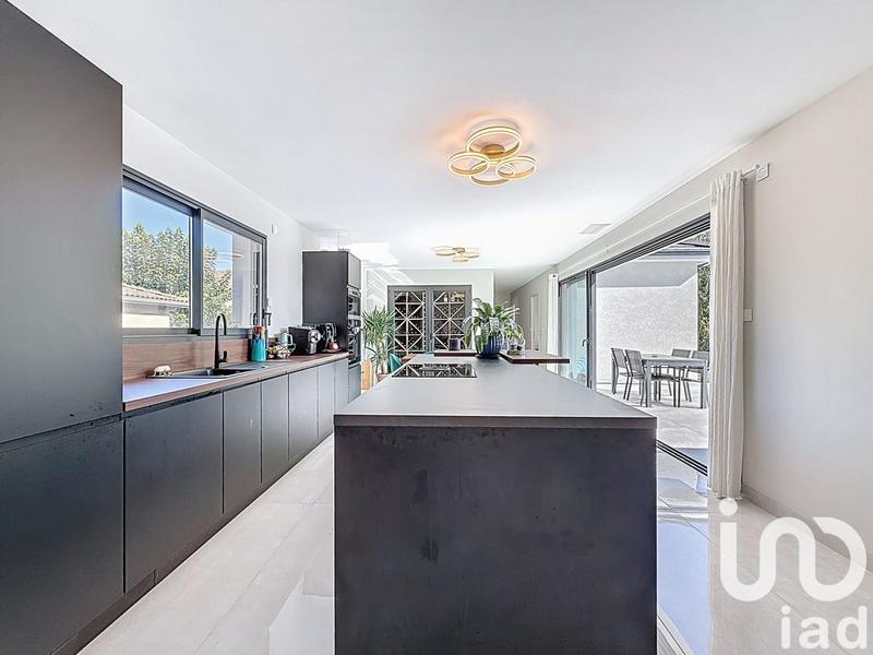 Maison - 140 m² - 5 pièces