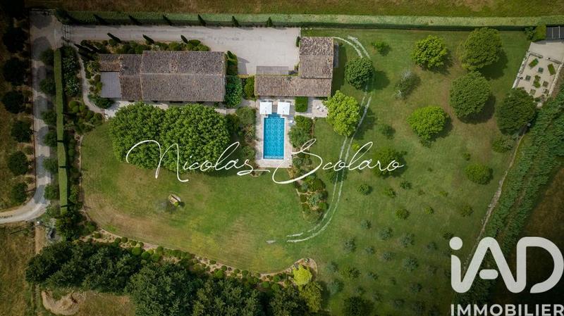 Maison - 310 m² - 8 pièces