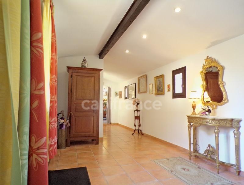 Villa - 341 m² - 8 pièces