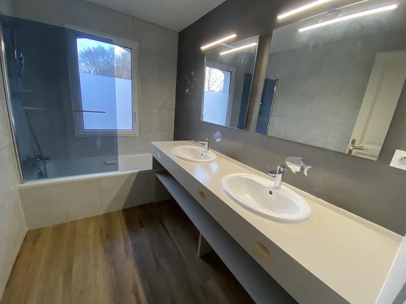 Maison - 239 m² - 10 pièces