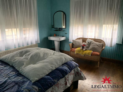 Maison - 260 m² - 6 pièces