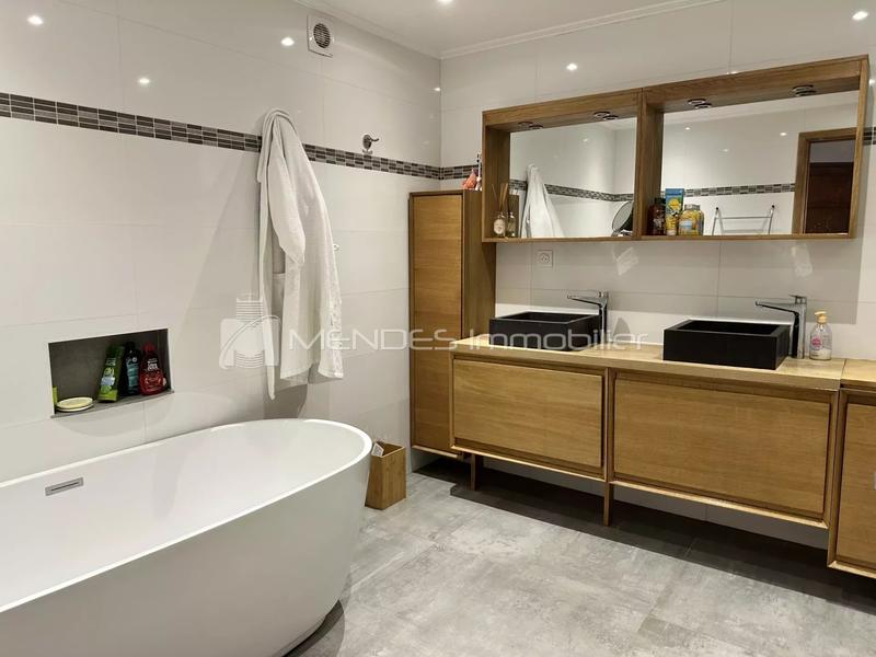 Villa - 320 m² - 10 pièces