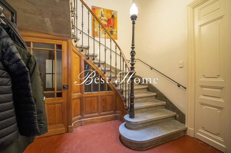 Maison - 245 m² - 8 pièces