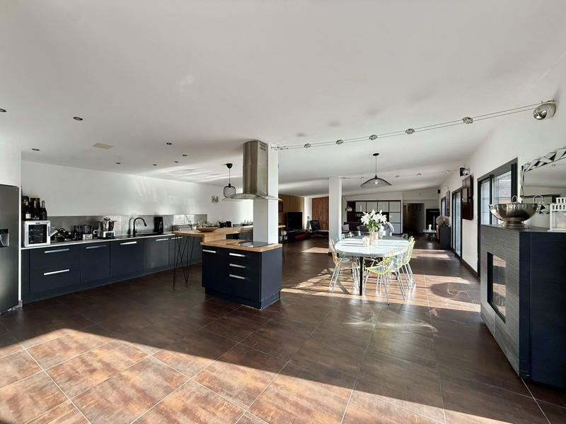 Appartement - 233 m² - 8 pièces