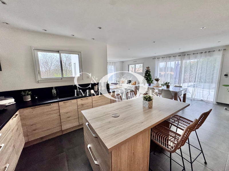 Maison - 95 m² - 4 pièces