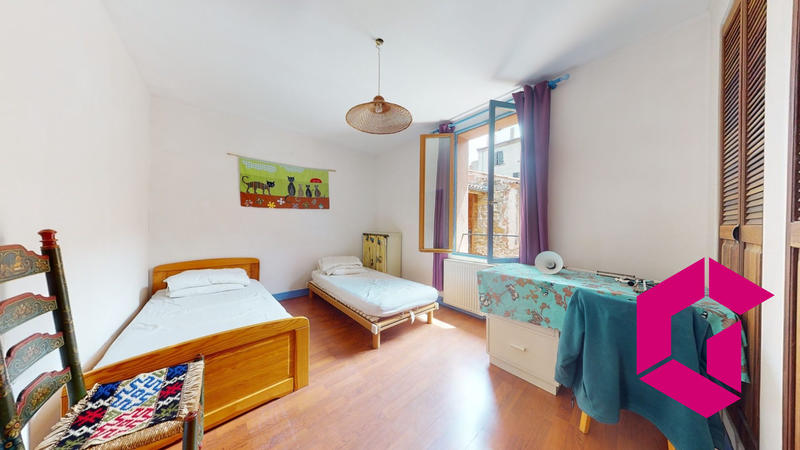 Maison - 177 m² - 7 pièces