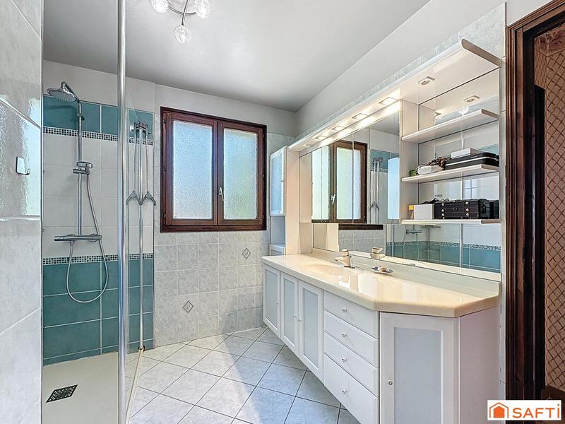 Maison - 207 m² - 8 pièces