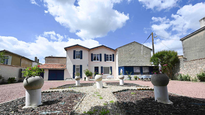 Maison en pierre - 185 m² - 6 pièces