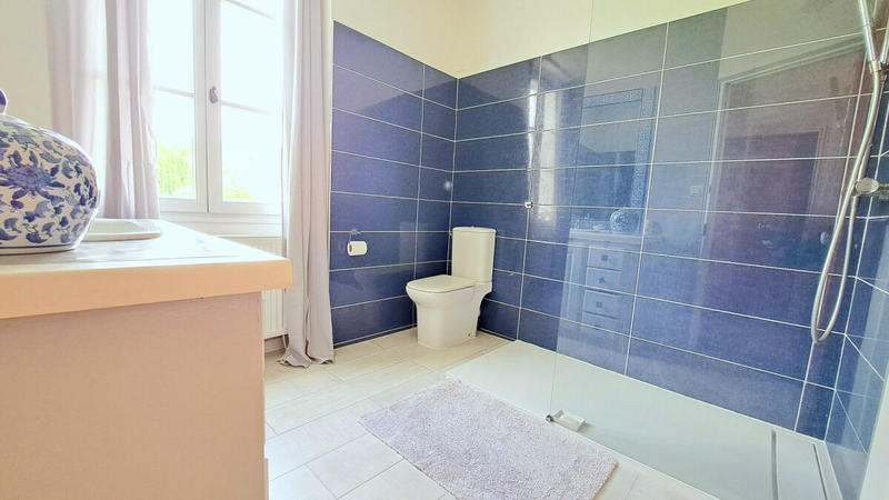 Maison - 201 m² - 7 pièces