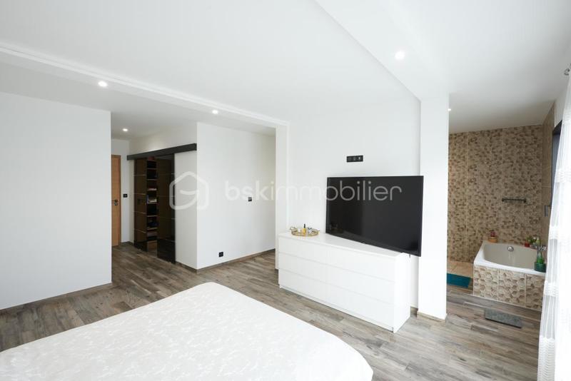 Maison d'architecte - 347 m² - 7 pièces