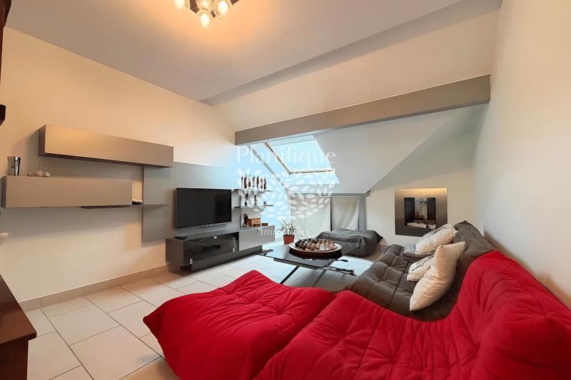 Appartement - 211 m² - 7 pièces