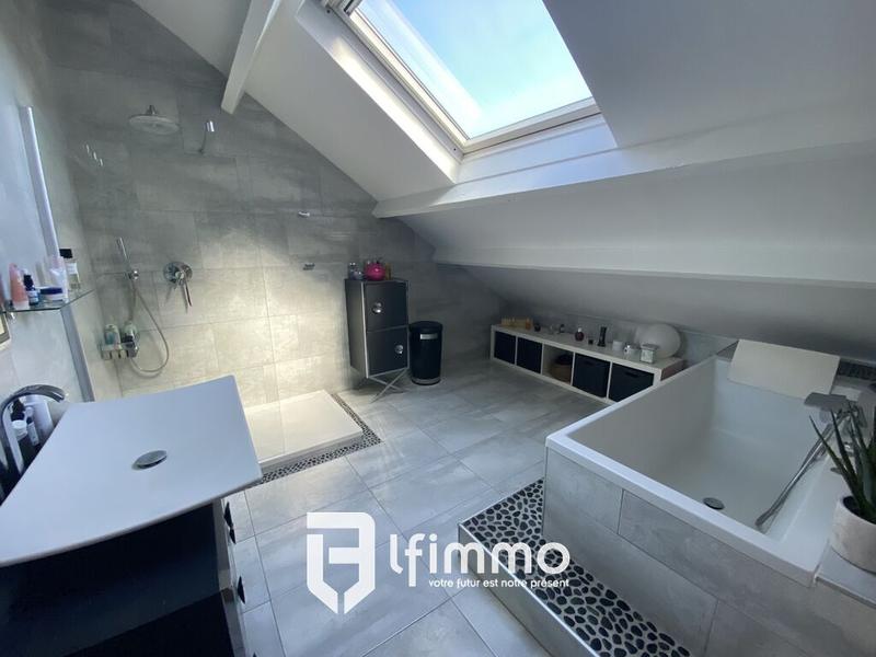 Loft - 240 m² - 7 pièces