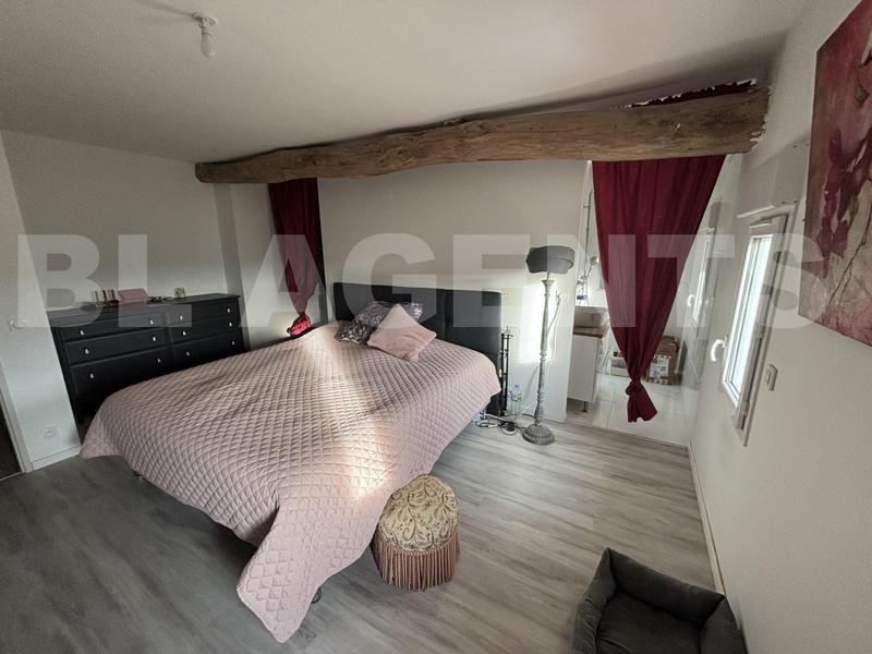 Maison - 222 m² - 7 pièces