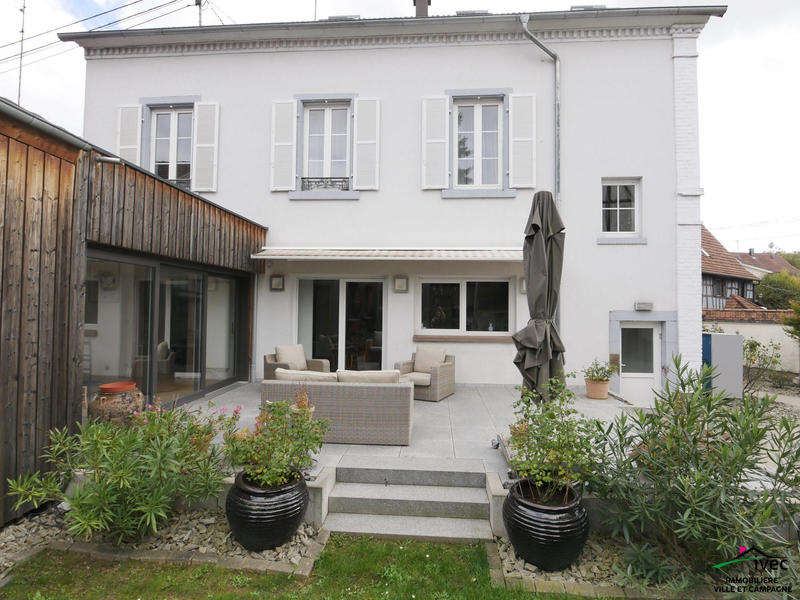 Maison - 329 m² - 14 pièces