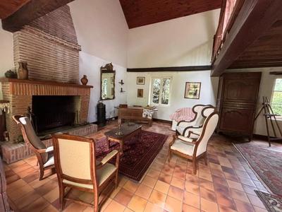 Maison - 280 m² - 11 pièces