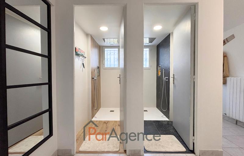 Maison - 220 m² - 8 pièces