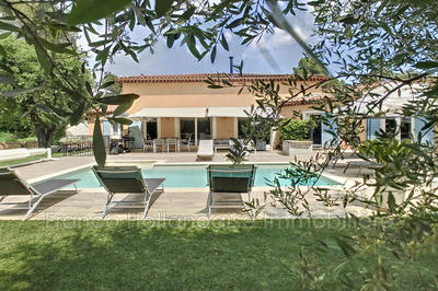 Maison - 324 m² - 10 pièces